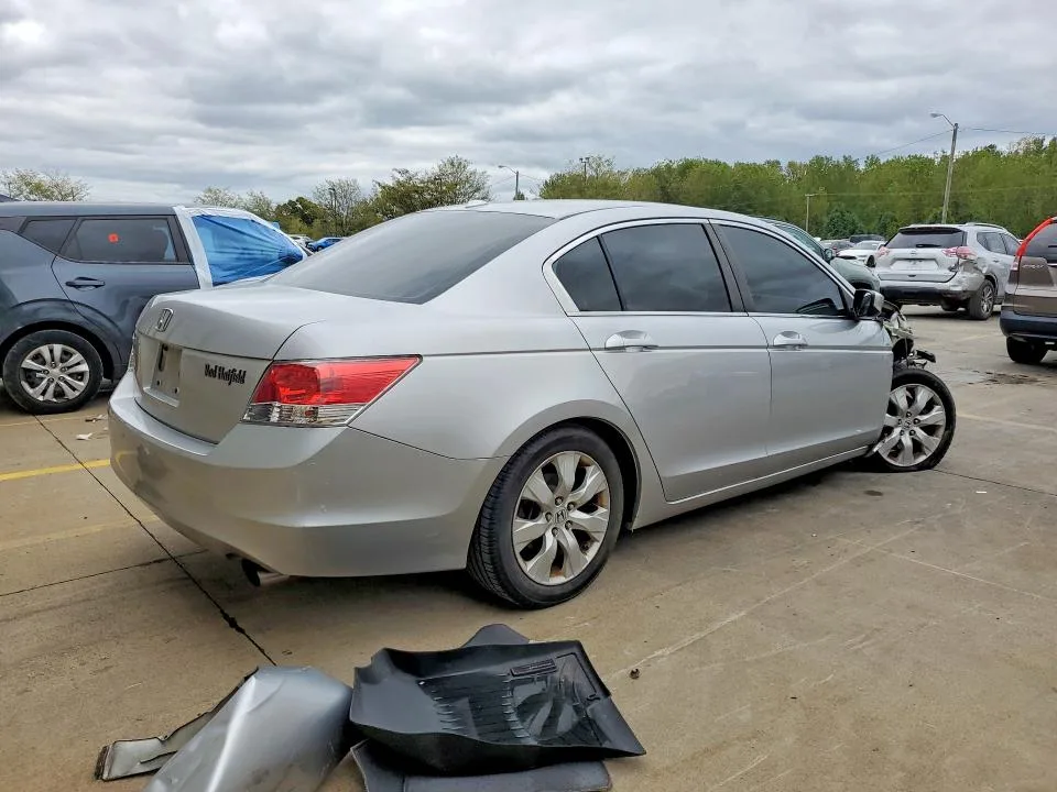 1HGCP2F88AA103102 — 2010 HONDA ACCORD photo 3