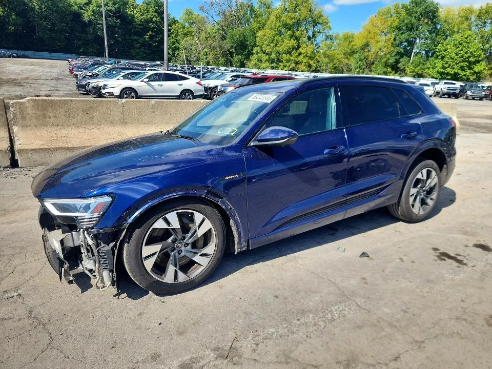 WA1AAAGE1NB033717 — 2022 AUDI E-TRON