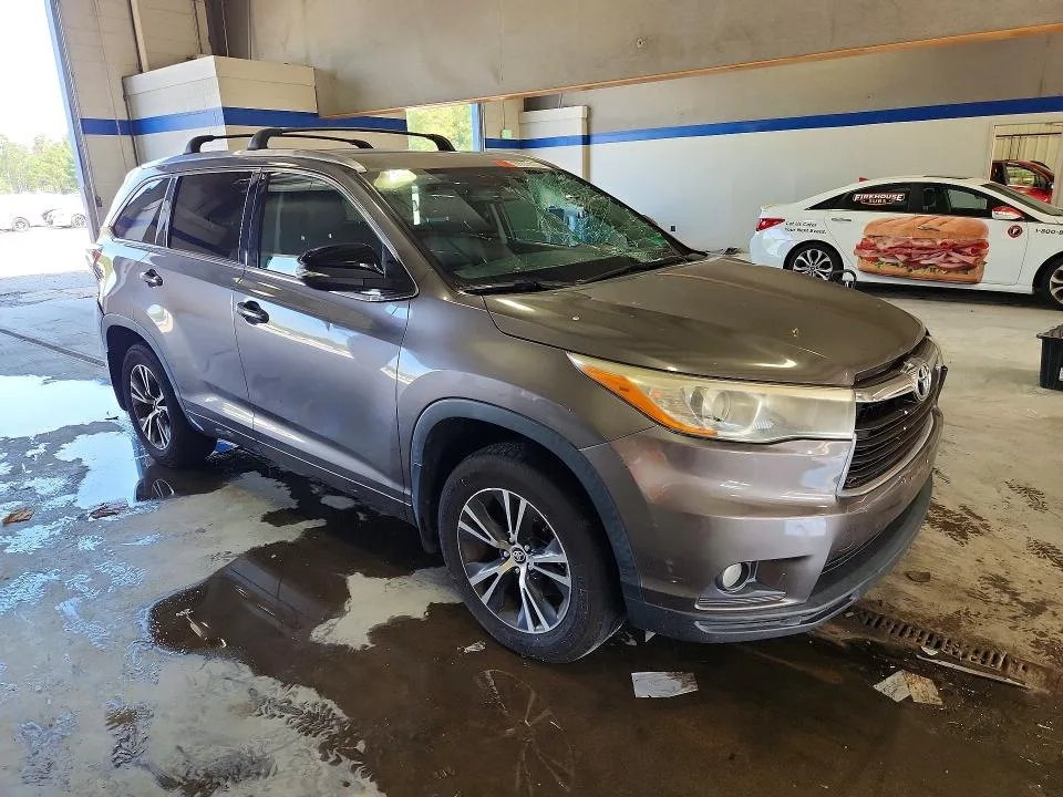 5TDJKRFH1GS310231 — 2016 TOYOTA HIGHLANDER photo 4
