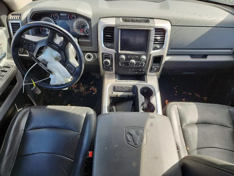 1C6RR7LM3JS329325 — 2018 RAM 1500 photo 8