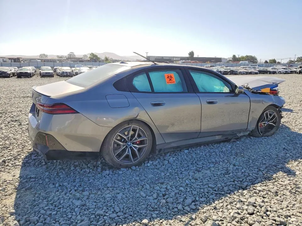 WBY33FK07RCS17883 — 2024 BMW I5 photo 3