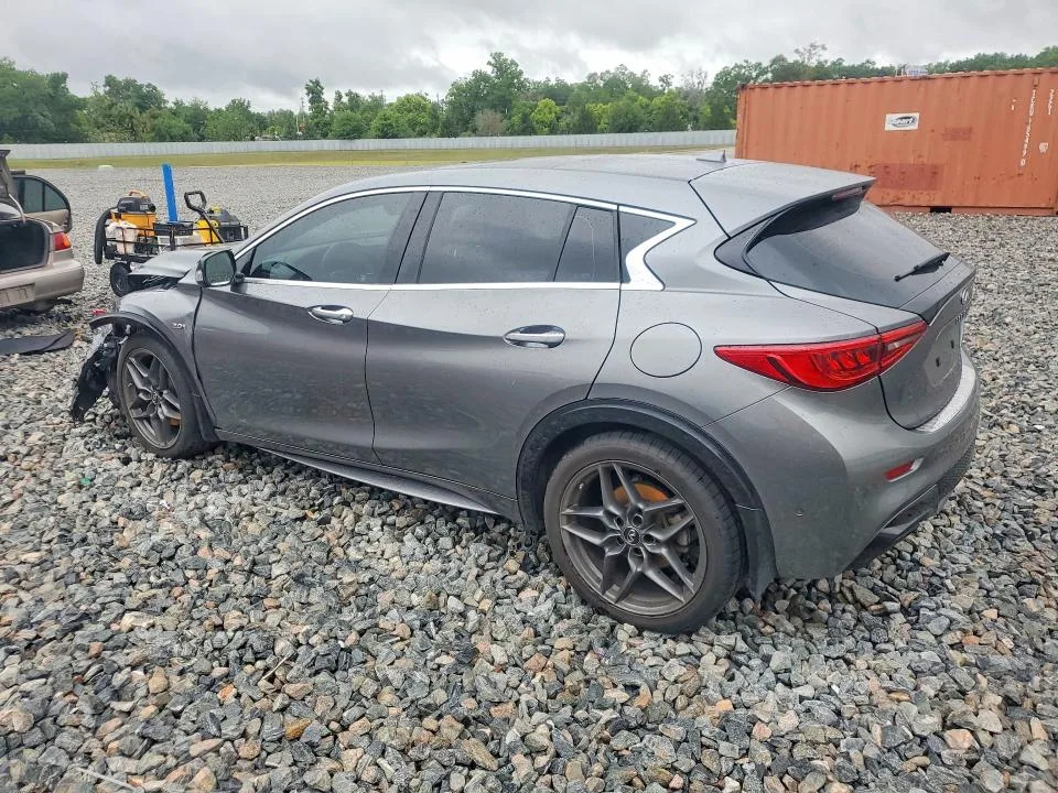 SJKCH5CP3JA050802 — 2018 INFINITI QX30 photo 2
