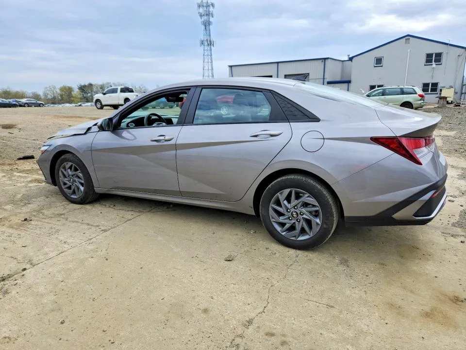 KMHLM4DG3RU783963 — 2024 HYUNDAI ELANTRA photo 2