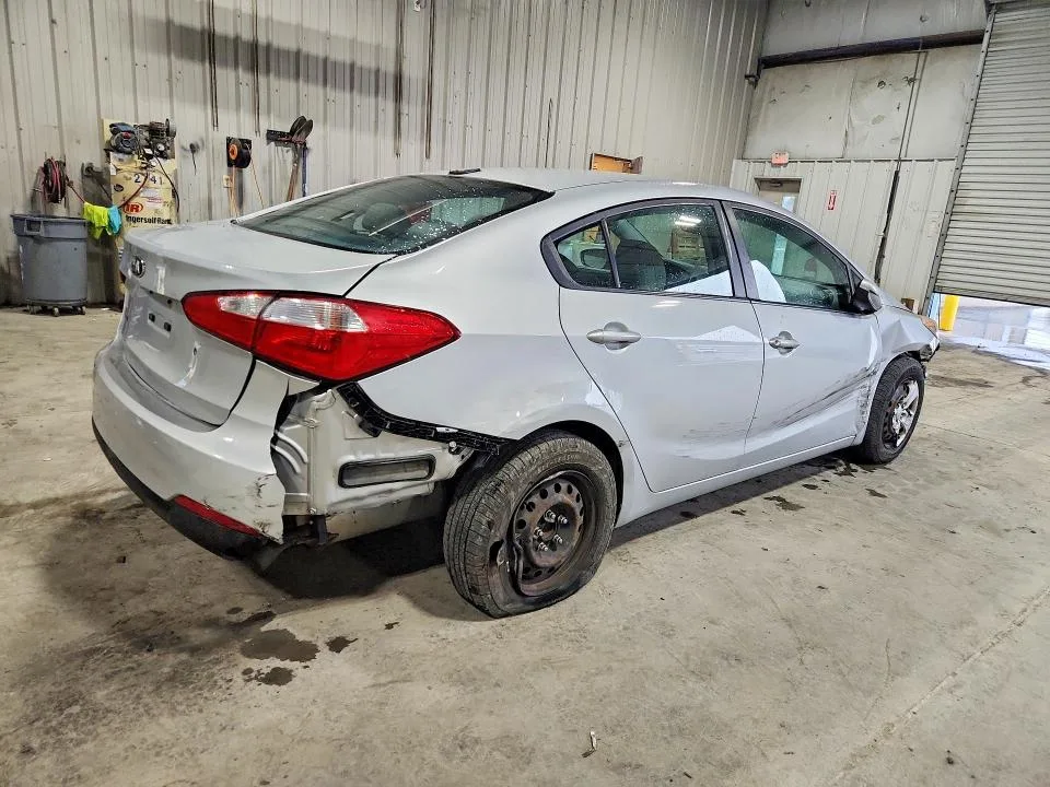 KNAFK4A68F5407359 — 2015 KIA FORTE photo 3
