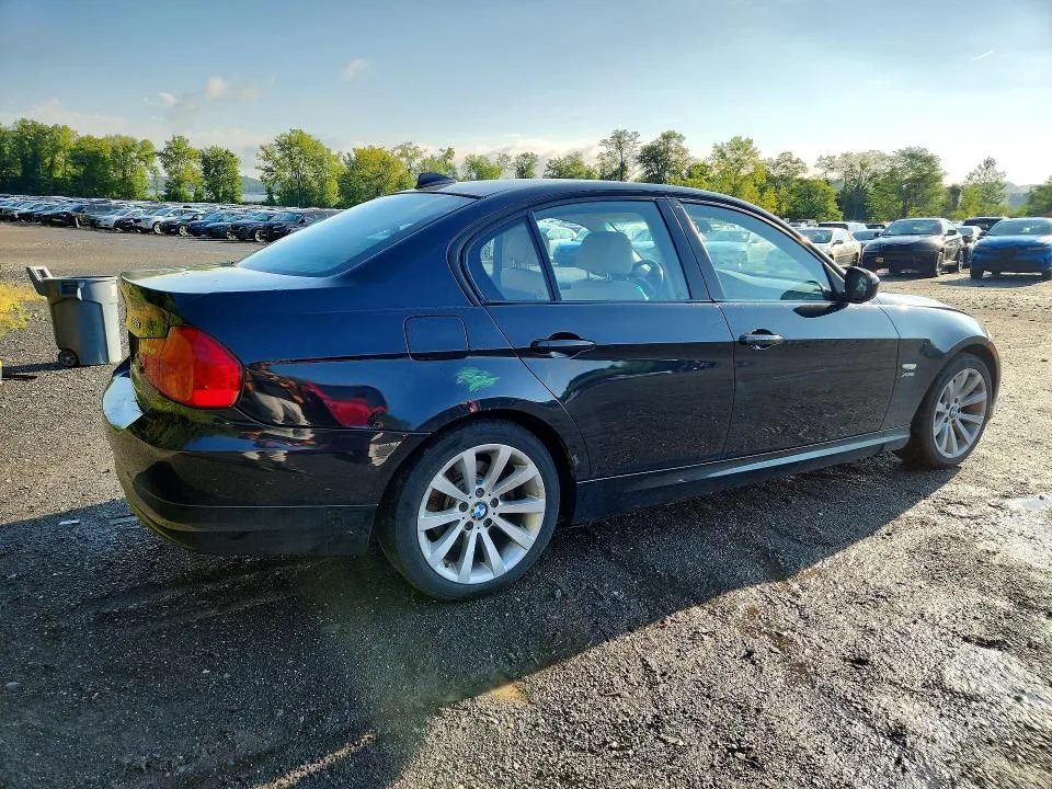 WBAPK5C56BF125028 — 2011 BMW 328 photo 3