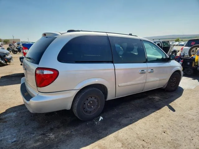 2C4GP44R75R385306 — 2005 CHRYSLER TOWN & COUNTRY photo 3