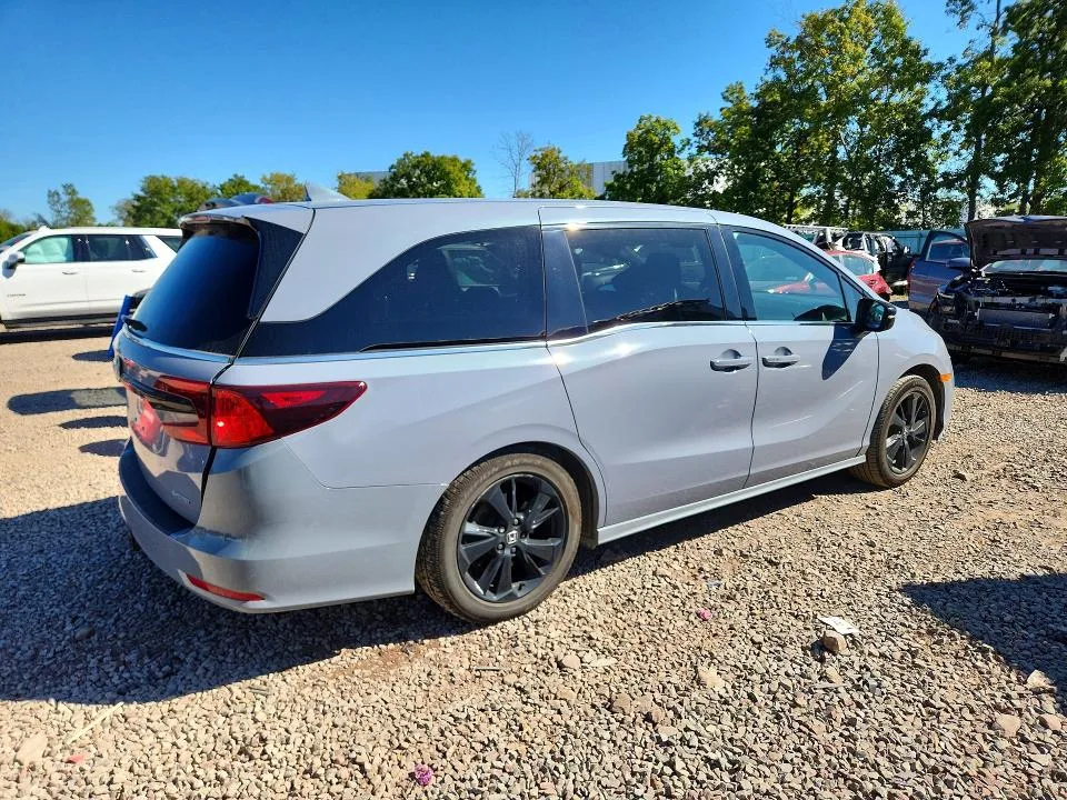5FNRL6H79PB011321 — 2023 HONDA ODYSSEY photo 3