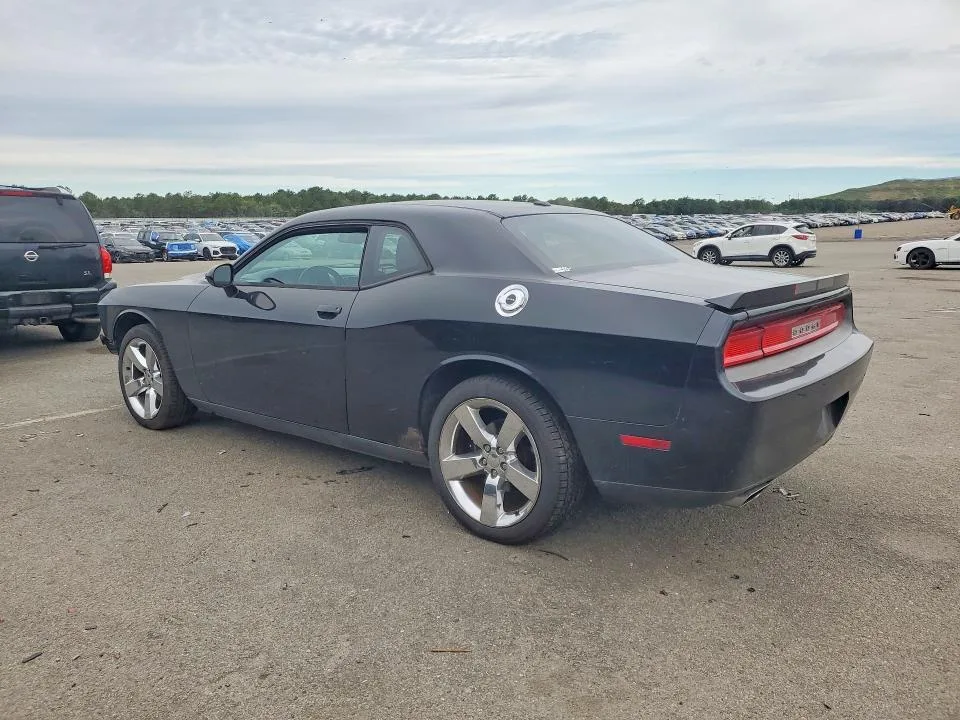 2B3CJ4DG0BH514052 — 2011 DODGE CHALLENGER photo 2
