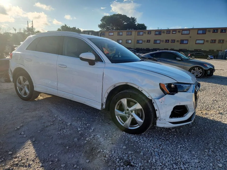 WA1AECF34L1116836 — 2020 AUDI Q3 photo 4