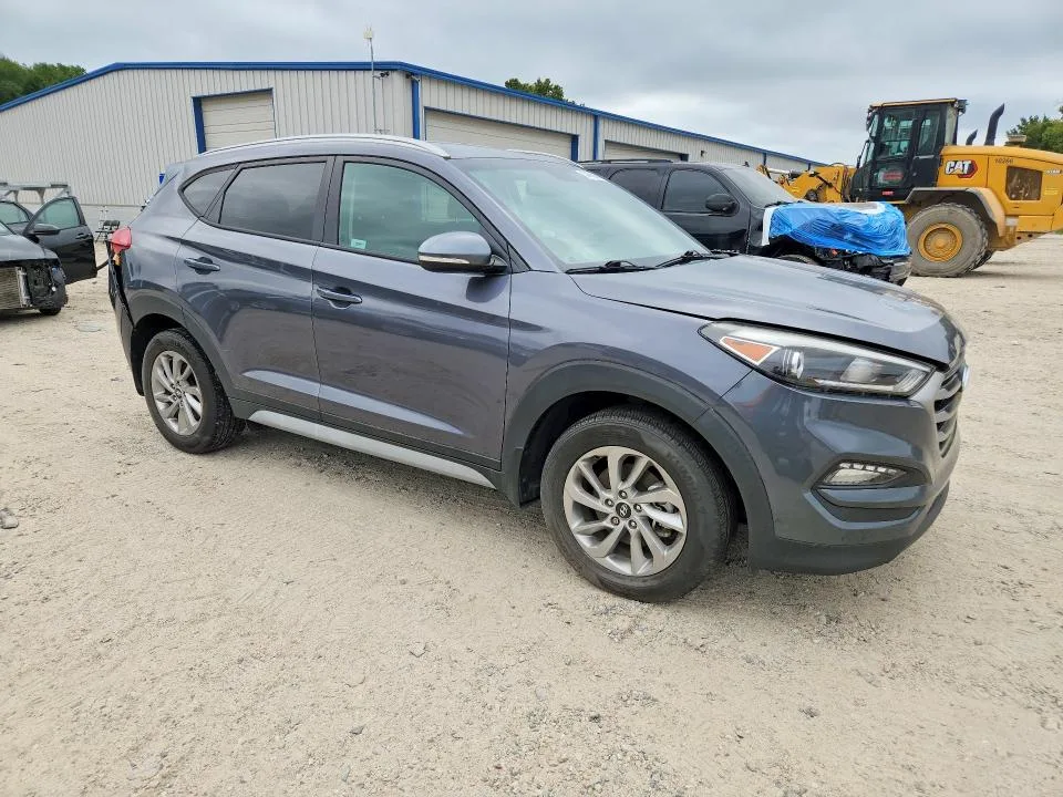 KM8J33A47JU818801 — 2018 HYUNDAI TUCSON photo 4