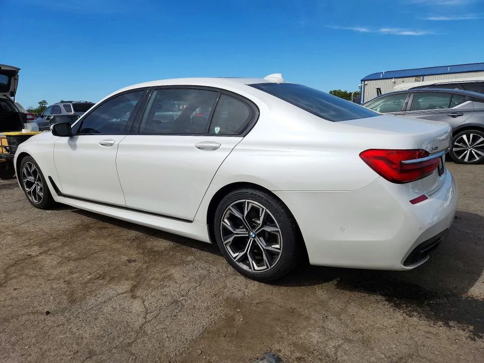 WBA7E4C53HGU99228 — 2017 BMW 740 photo 2
