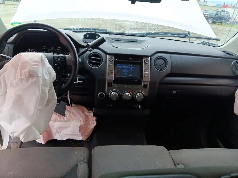 5TFUM5F1XKX082638 — 2019 TOYOTA TUNDRA photo 8