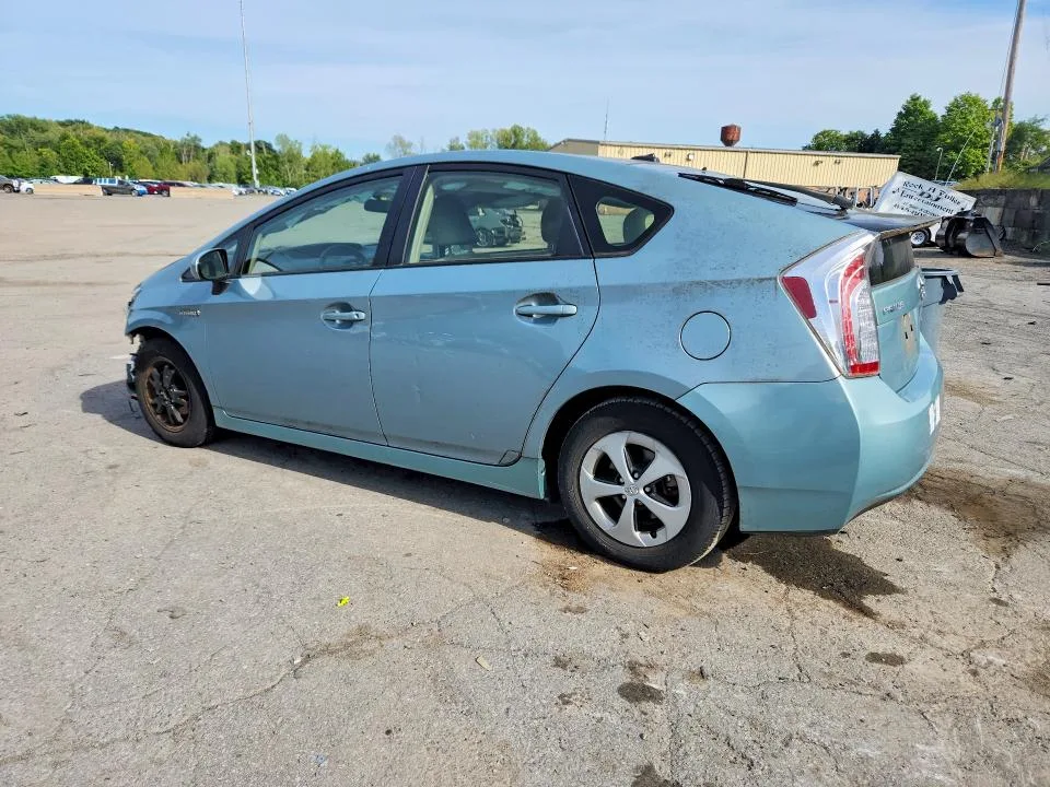 JTDKN3DU3F1906865 — 2015 TOYOTA PRIUS photo 2