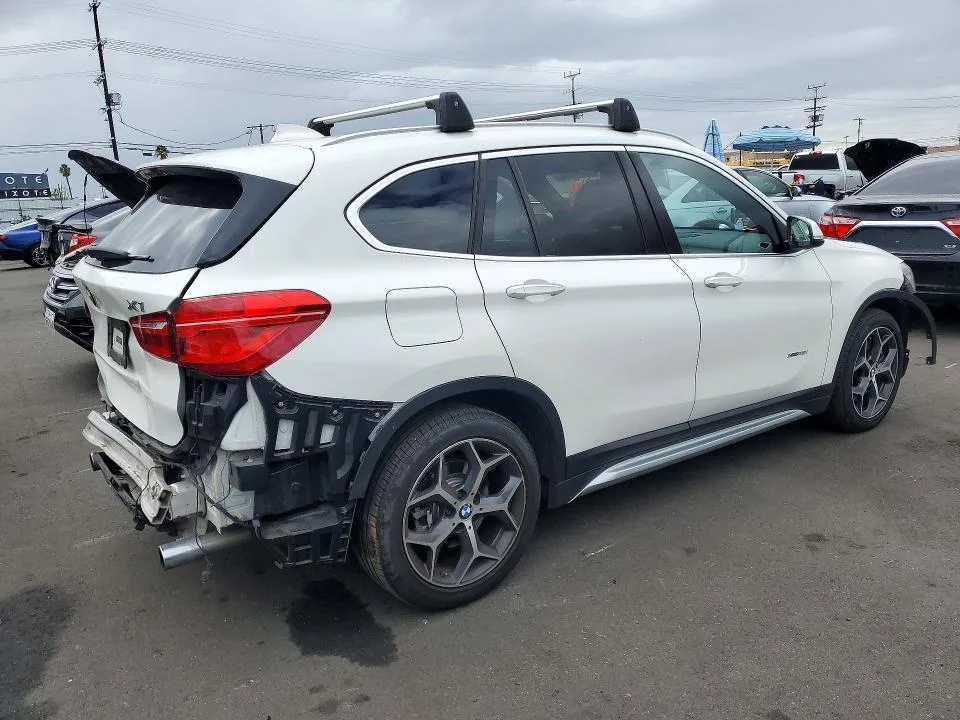 WBXHT3C34G5E51596 — 2016 BMW X1 photo 3