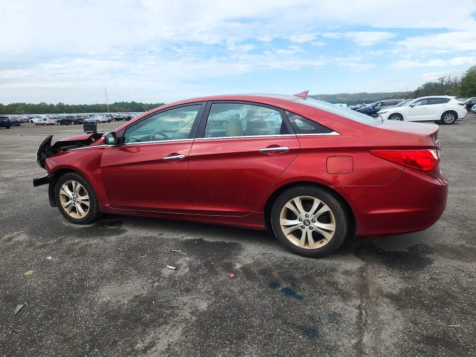 5NPEC4AC9BH280956 — 2011 HYUNDAI SONATA photo 2