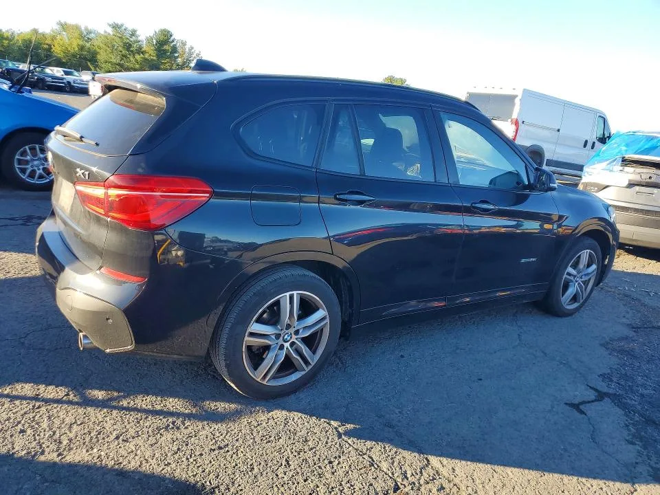 WBXHU7C31HP924653 — 2017 BMW X1 photo 3