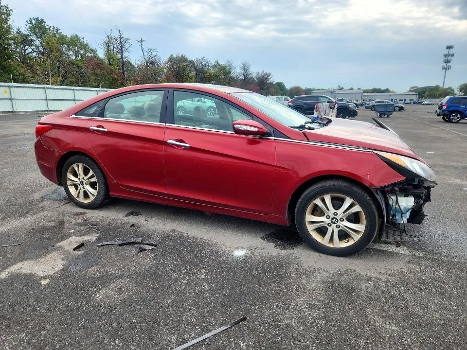5NPEC4AC9BH280956 — 2011 HYUNDAI SONATA photo 4
