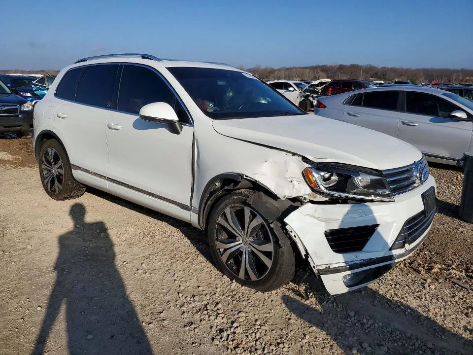 WVGRF7BPXHD004534 — 2017 VOLKSWAGEN TOUAREG photo 4
