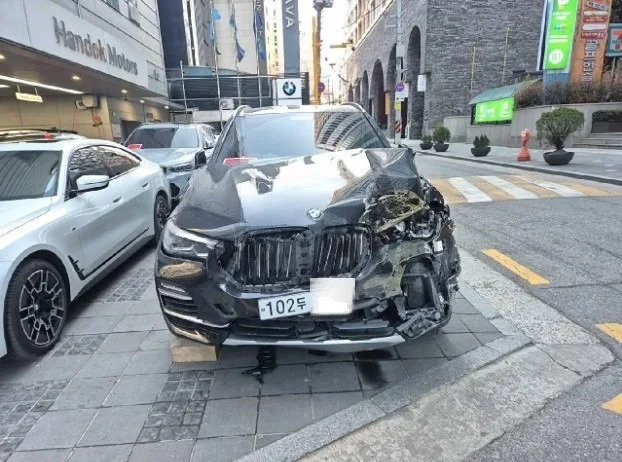 WBACV6107KLK23506 — 2019 BMW X5 xDrive30d xLine photo 2