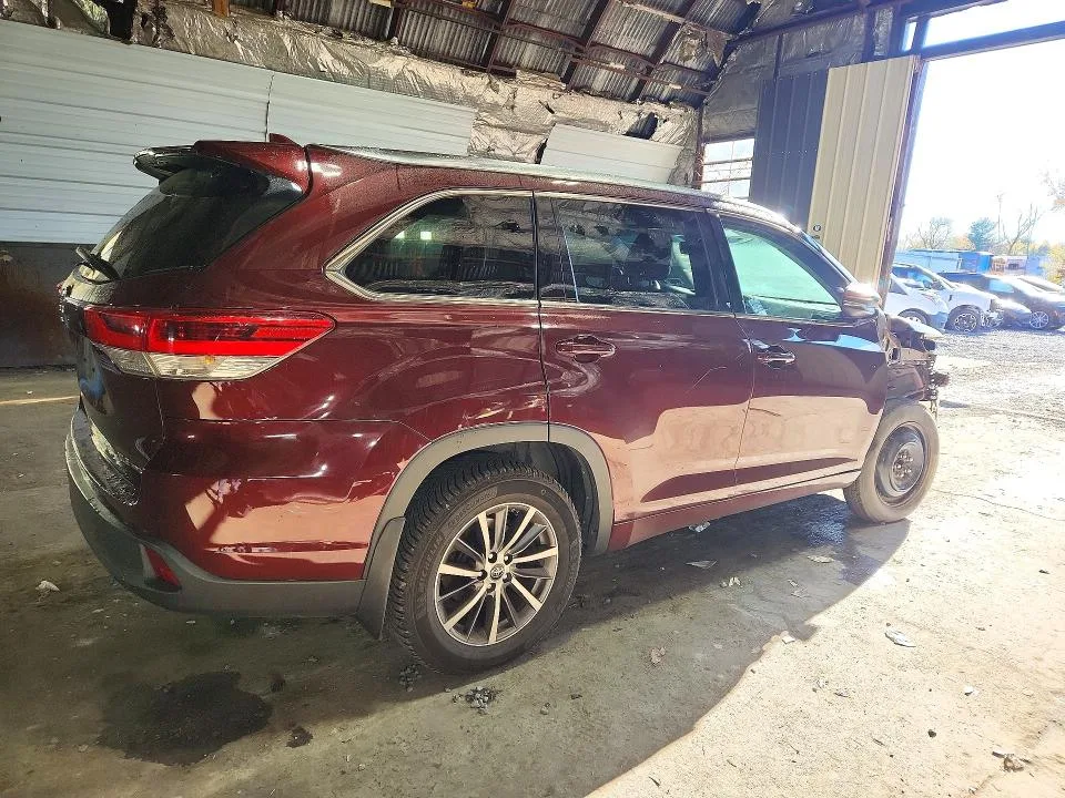 5TDJZRFH8JS912580 — 2018 TOYOTA HIGHLANDER photo 3
