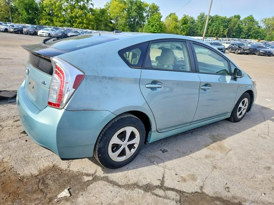 JTDKN3DU3F1906865 — 2015 TOYOTA PRIUS photo 3