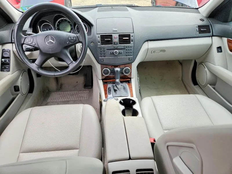 WDDGF8BB4AF403770 — 2010 MERCEDES-BENZ C photo 8