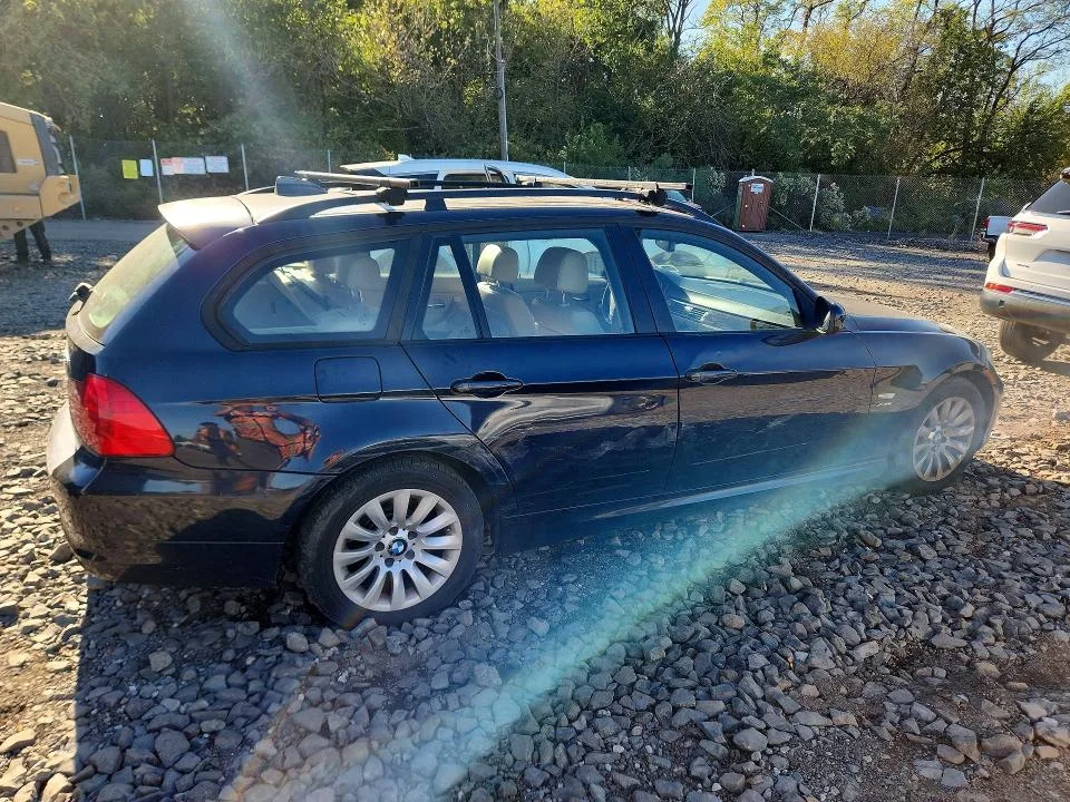 WBAUU33539A540381 — 2009 BMW 328 photo 3