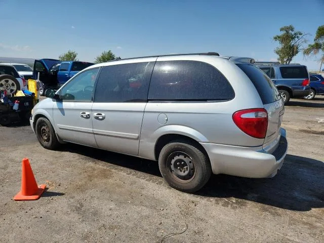 2C4GP44R75R385306 — 2005 CHRYSLER TOWN & COUNTRY photo 2