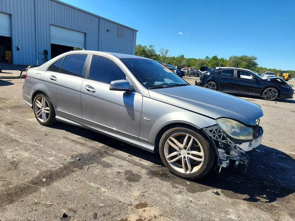 WDDGF4HB6CR202583 — 2012 MERCEDES-BENZ C photo 4