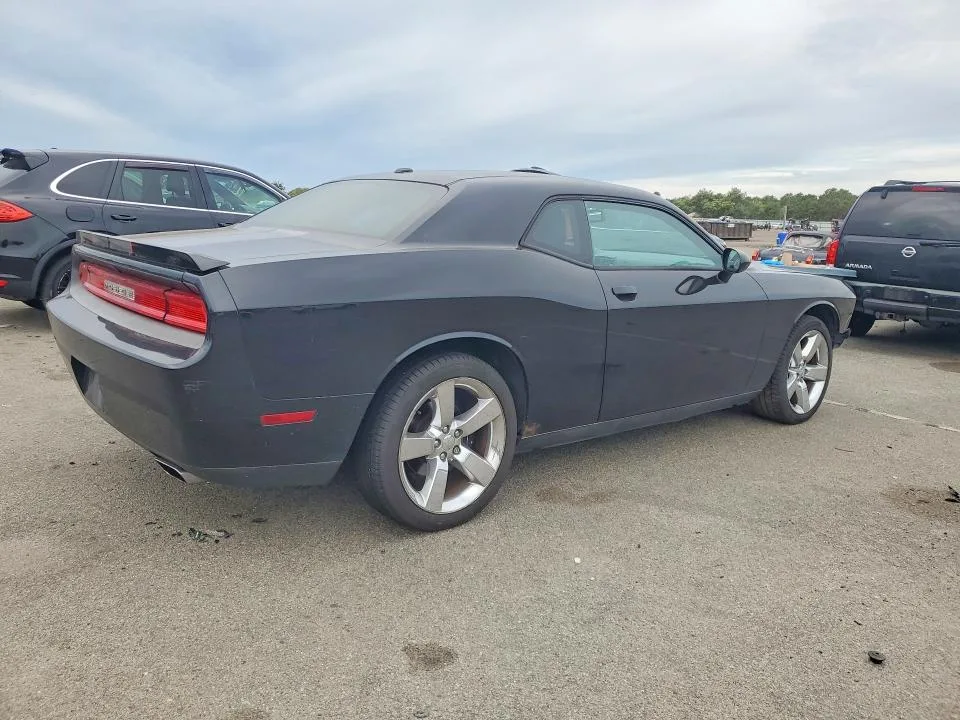 2B3CJ4DG0BH514052 — 2011 DODGE CHALLENGER photo 3