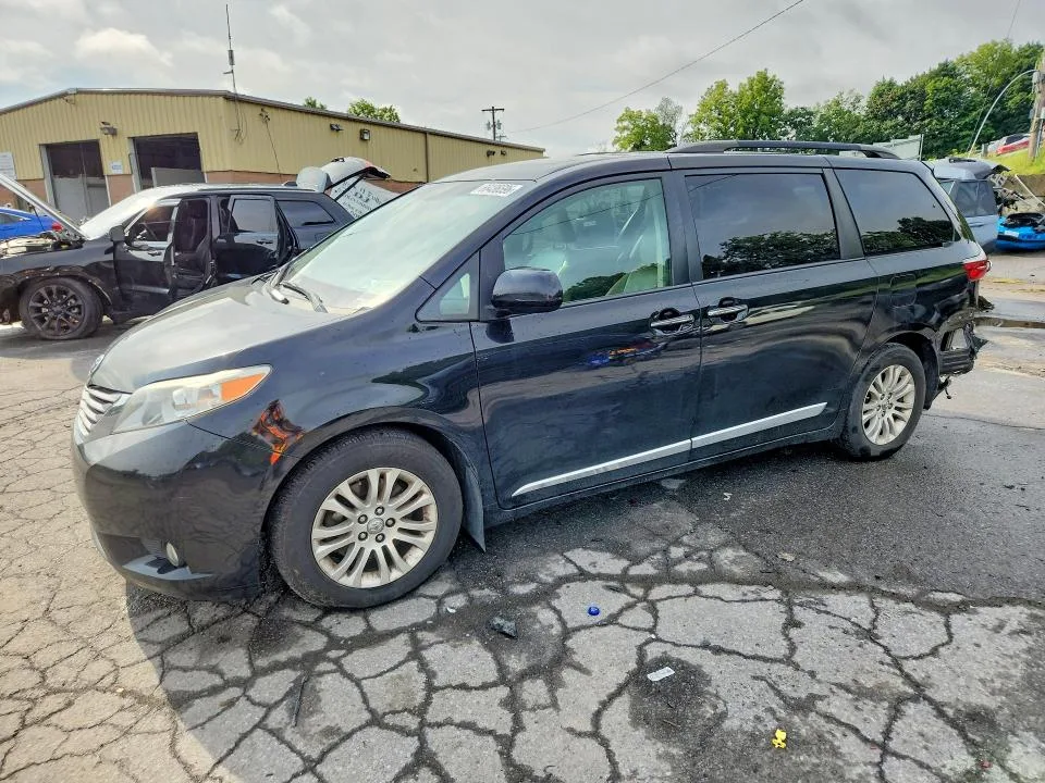 5TDYZ3DC8HS849137 — 2017 TOYOTA SIENNA