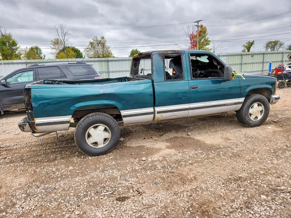 1GCEK19R0VE269262 — 1997 CHEVROLET GMT-400 photo 3