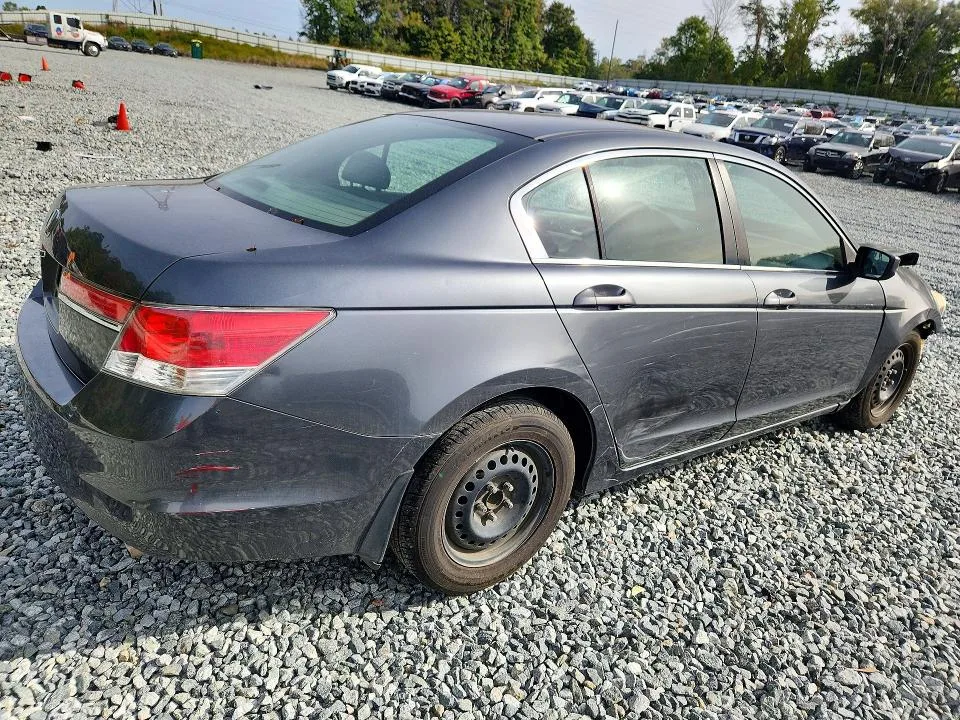 1HGCP2F38CA078340 — 2012 HONDA ACCORD photo 3