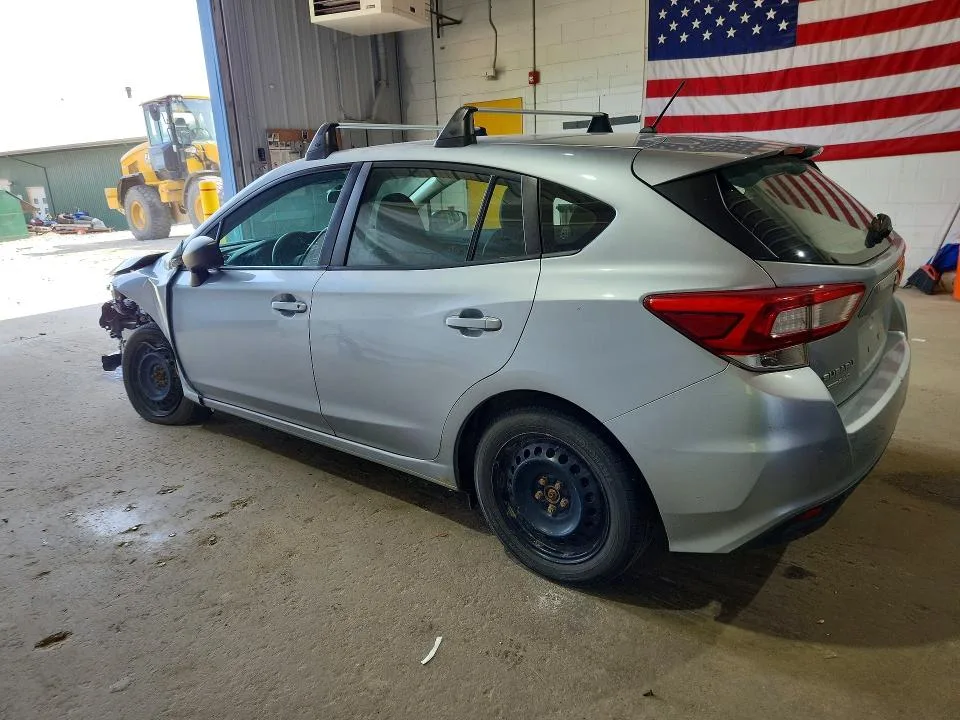 4S3GTAA65J1717312 — 2018 SUBARU IMPREZA photo 2