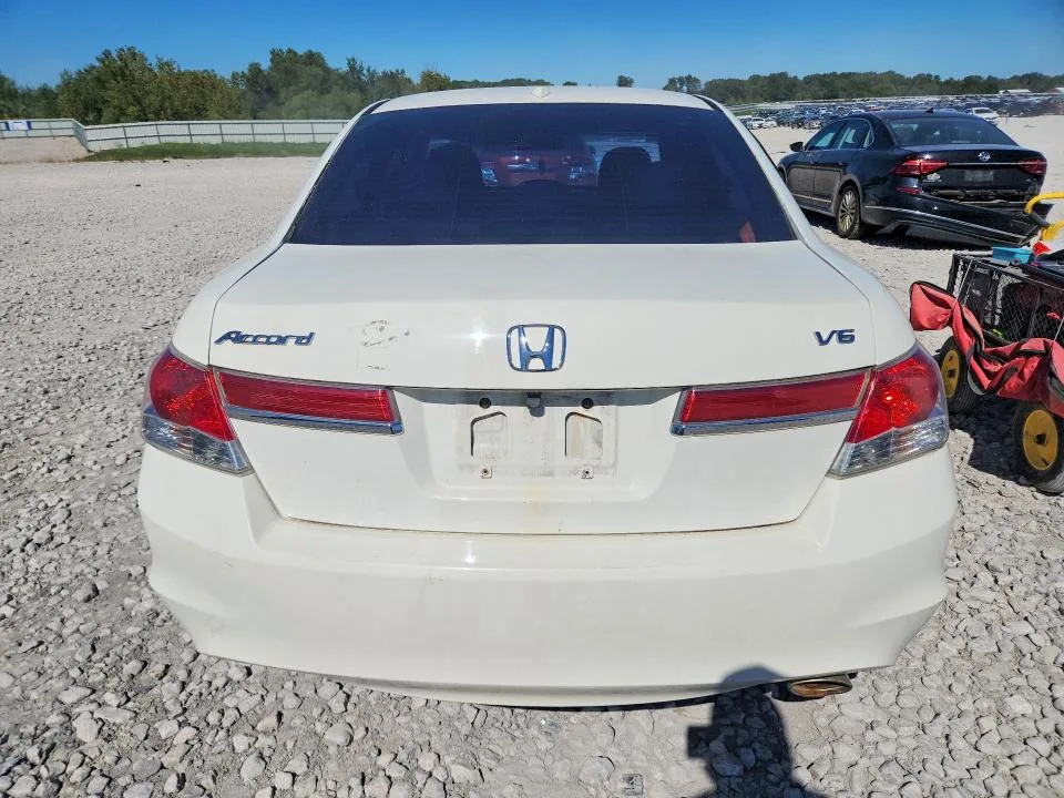 1HGCP3F86BA800520 — 2011 HONDA ACCORD photo 6
