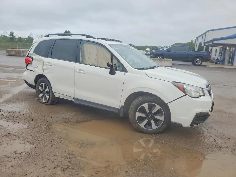 JF2SJAGC8HH482226 — 2017 SUBARU FORESTER photo 4