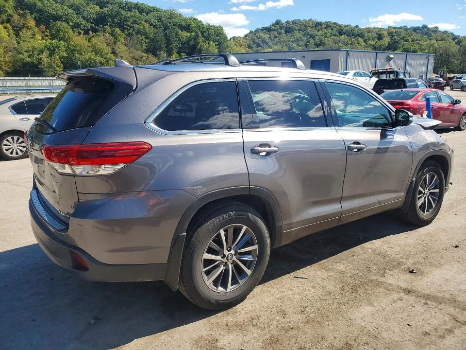 5TDJZRFH4JS868643 — 2018 TOYOTA HIGHLANDER photo 3