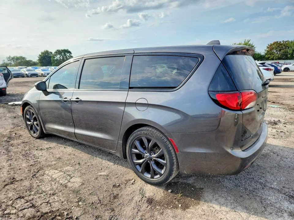2C4RC1FG6LR269736 — 2020 CHRYSLER PACIFICA photo 2
