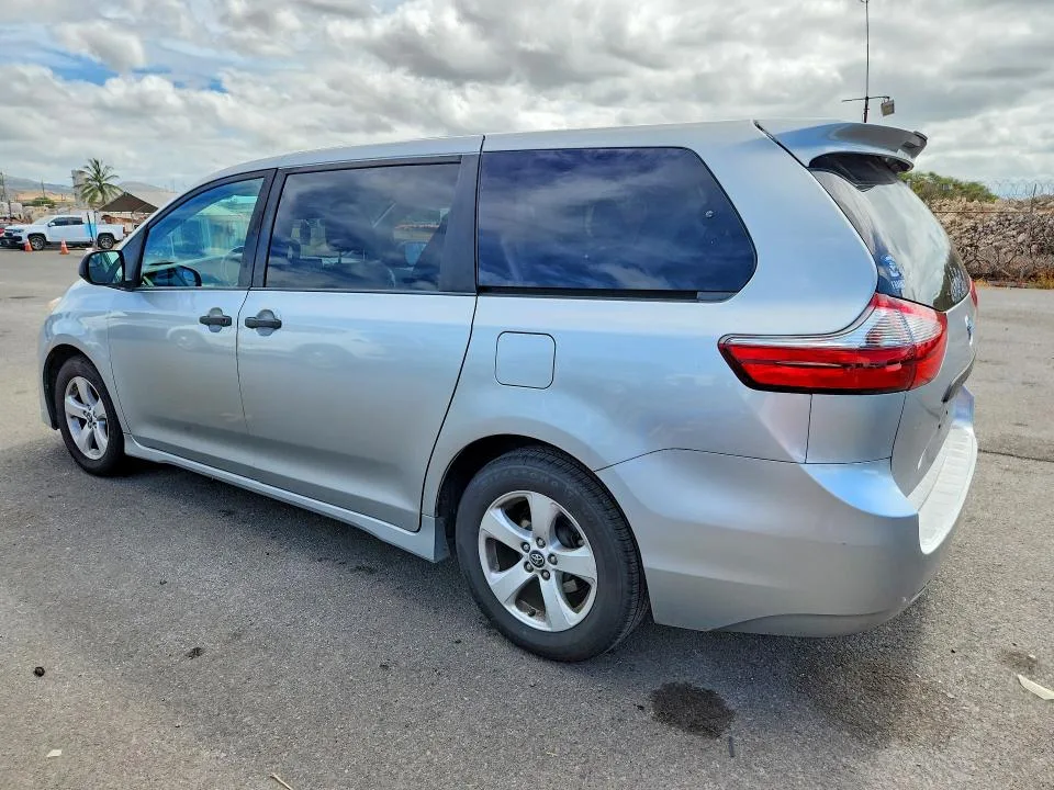 5TDZZ3DC2LS054789 — 2020 TOYOTA SIENNA photo 2