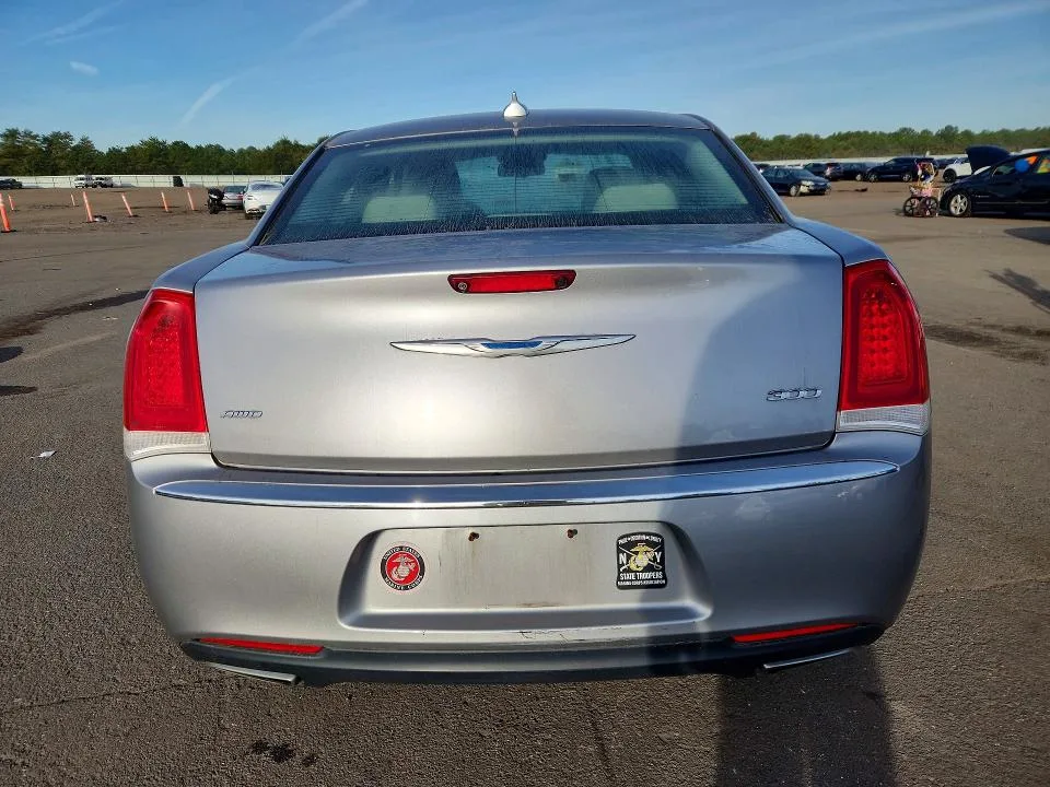 2C3CCARG0HH637394 — 2017 CHRYSLER 300 photo 6