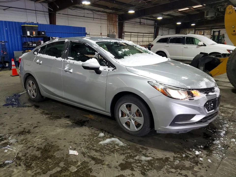 1G1BC5SM3J7216004 — 2018 CHEVROLET CRUZE photo 4