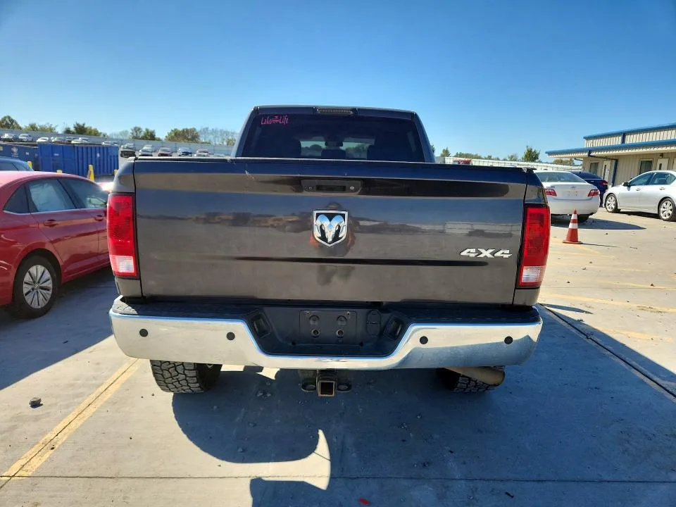 3C6UR5CJ3HG684887 — 2017 RAM 2500 photo 6