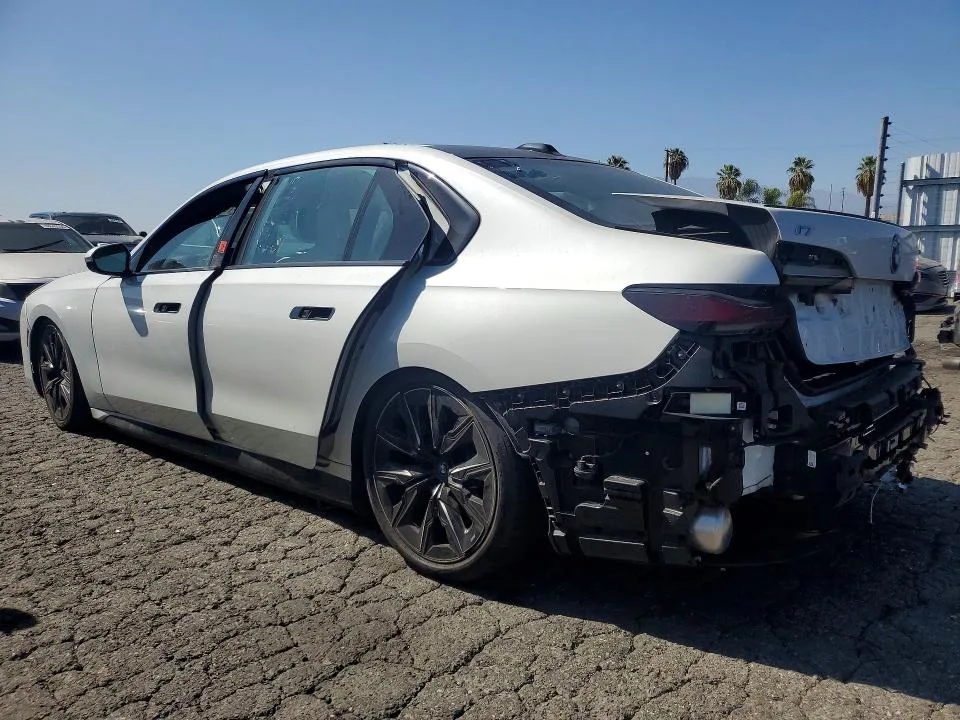 WBY53EJ03PCM73665 — 2023 BMW I7 photo 2