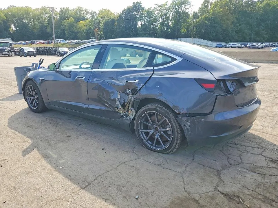 5YJ3E1EB7JF100498 — 2018 TESLA MODEL 3 photo 2