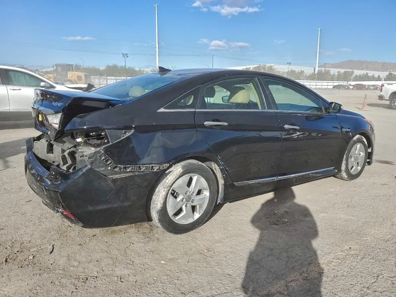 KMHEC4A40CA028123 — 2012 HYUNDAI SONATA photo 3