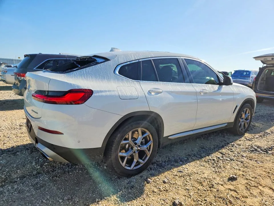 5UX33DT09R9T74413 — 2024 BMW X4 photo 3