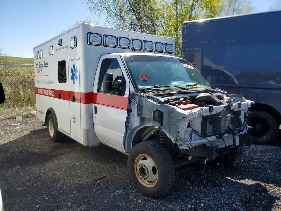 1FDWE3FSXKDC73136 — 2019 FORD E-350 photo 4