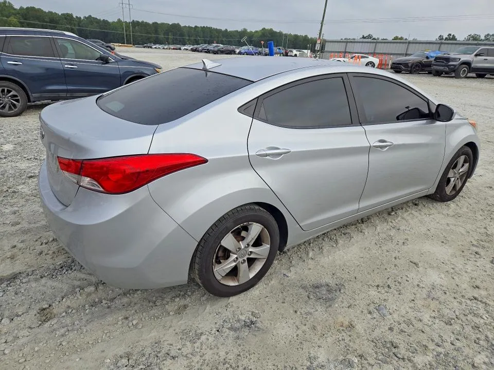 5NPDH4AE8DH356619 — 2013 HYUNDAI ELANTRA photo 3