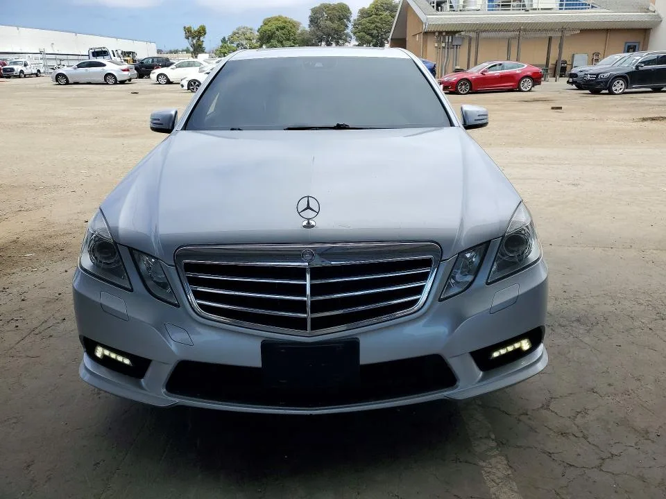WDDHF5GB1BA267575 — 2011 MERCEDES-BENZ E photo 5