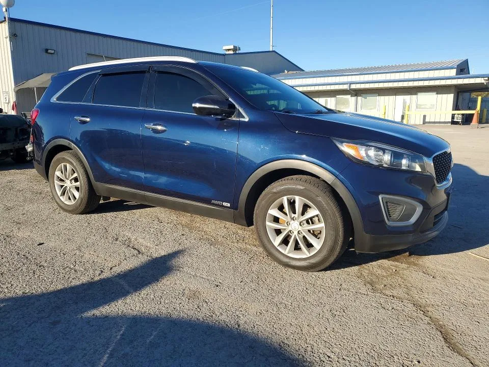5XYPGDA54HG319841 — 2017 KIA SORENTO photo 4